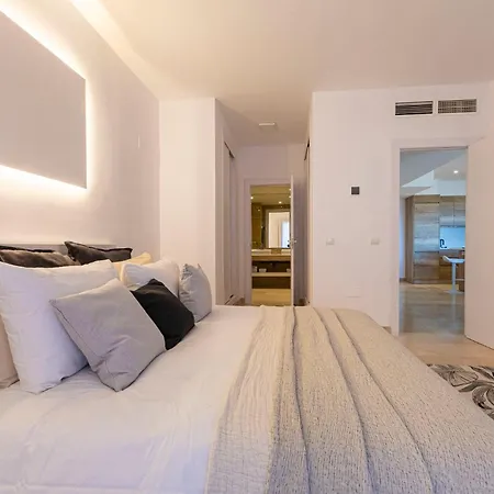 Elegante Piso En Benahavis Con Vista Al Mar エステポナ