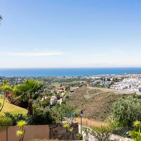 Apartment Elegante Piso En Benahavis Con Vista Al Mar Estepona