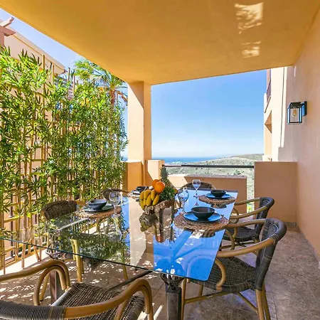Elegante Piso En Benahavis Con Vista Al Mar Apartment *