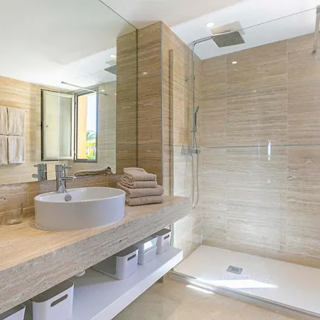 Elegante Piso En Benahavis Con Vista Al Mar