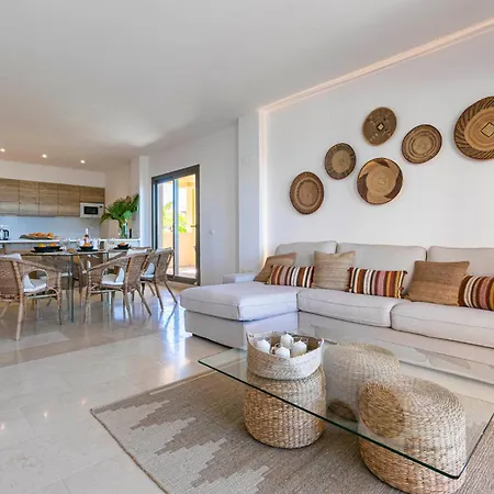 Apartment Elegante Piso En Benahavis Con Vista Al Mar Estepona